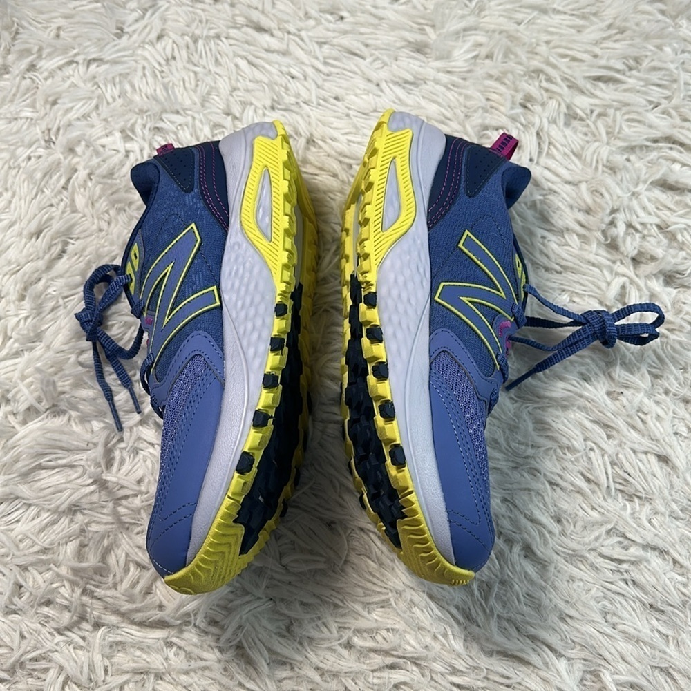 New Balance Women's 410 V7 Trail Running Shoe - Picture 2 of 7
